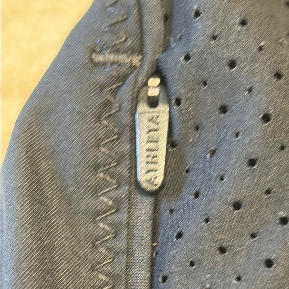NWOT Athleta Black Fitted Sleeveless athletic top. Measurements and photos. - Picture 9 of 13